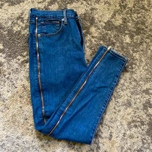 Zip Up Levi Jeans